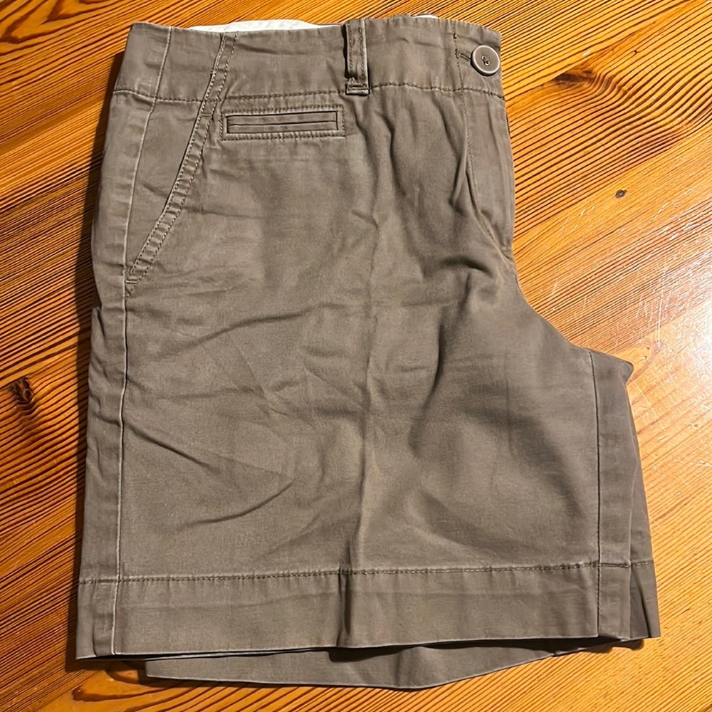 Talbots size 6 petite brown shorts